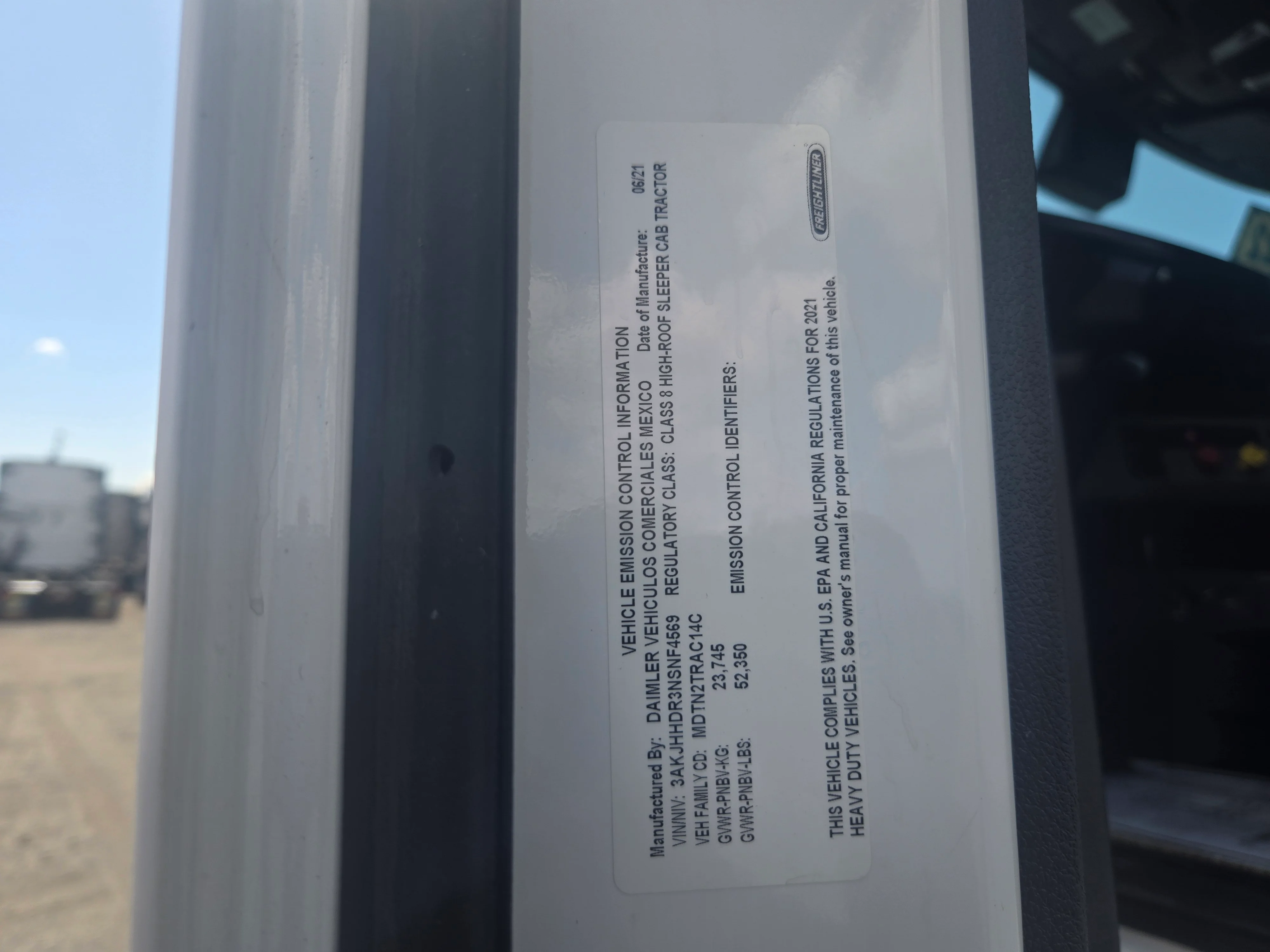 2022 Freightliner Cascadia in Fresno, CA — photo 14