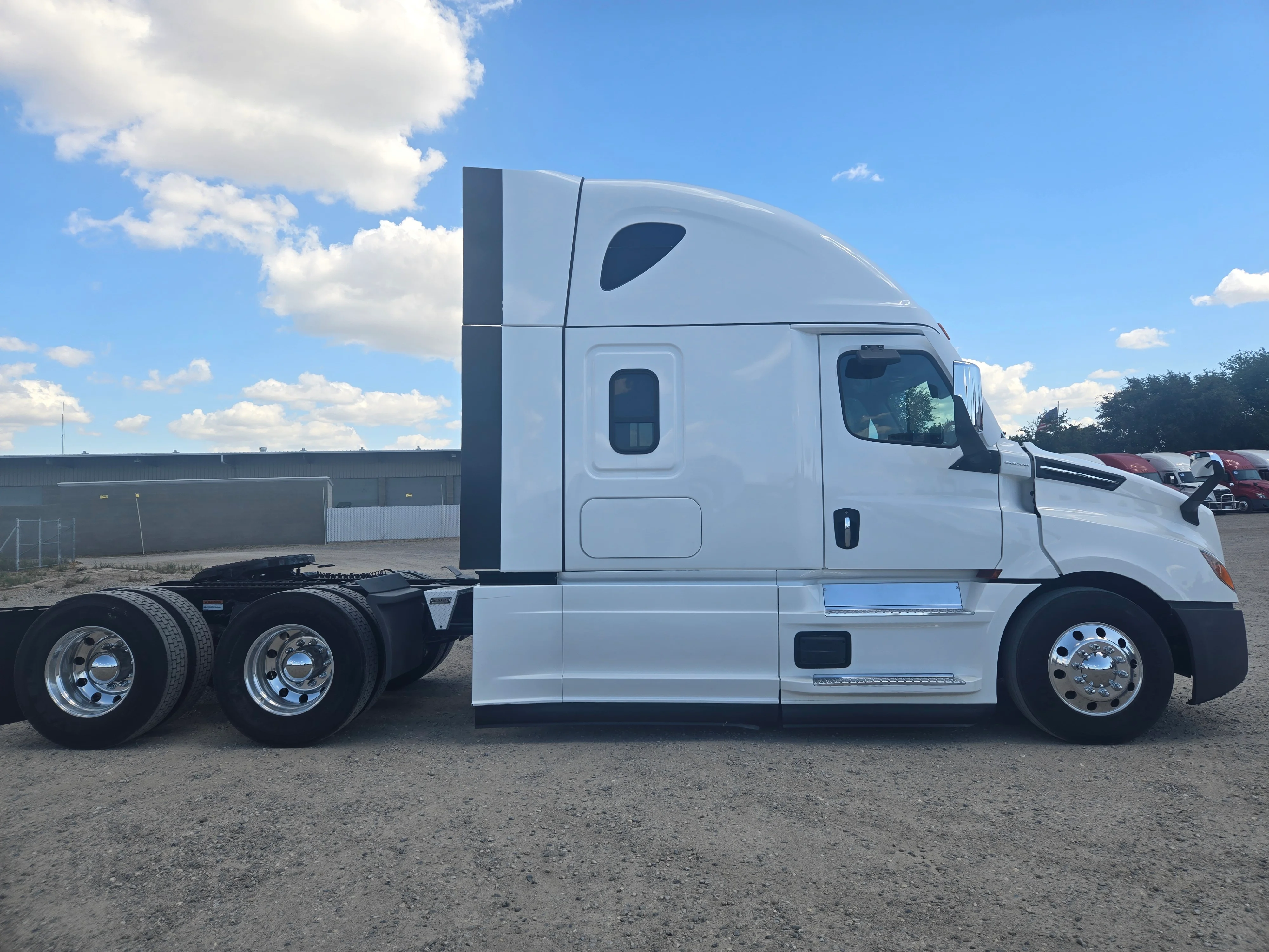 2022 Freightliner Cascadia in Fresno, CA — photo 4