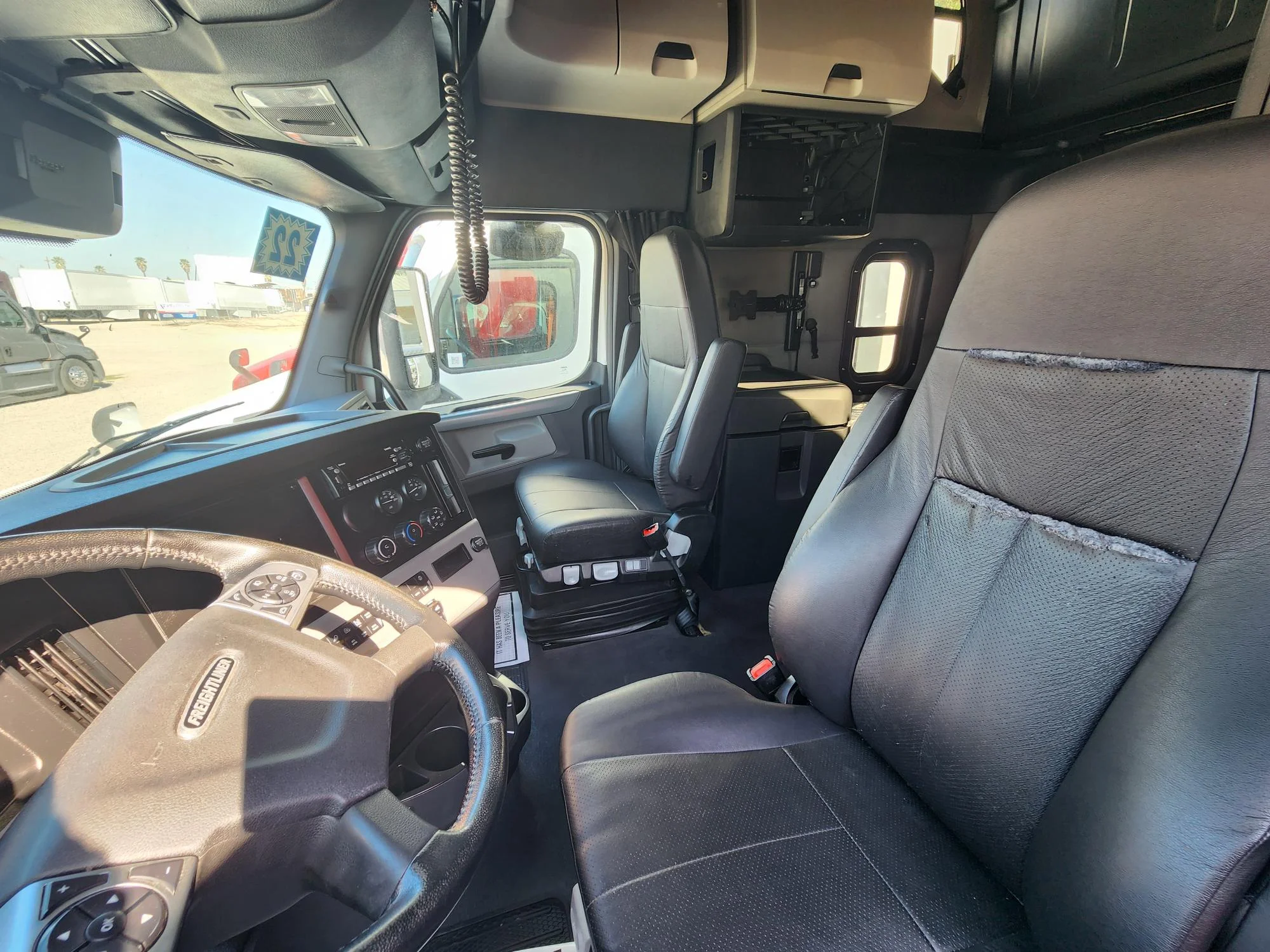 2022 Freightliner Cascadia in Fresno, CA — photo 19