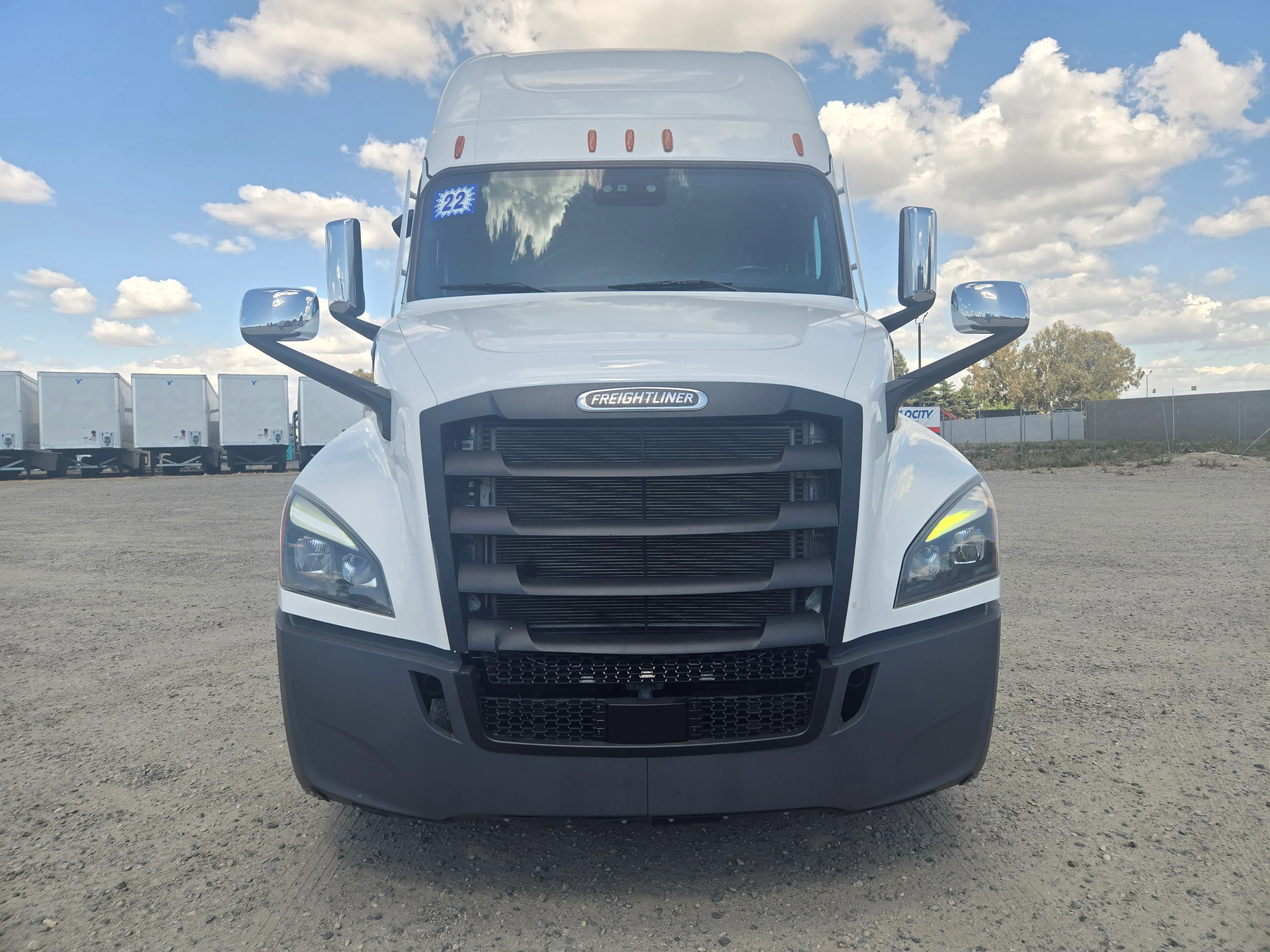 2022 Freightliner Cascadia in Fresno, CA — photo 2