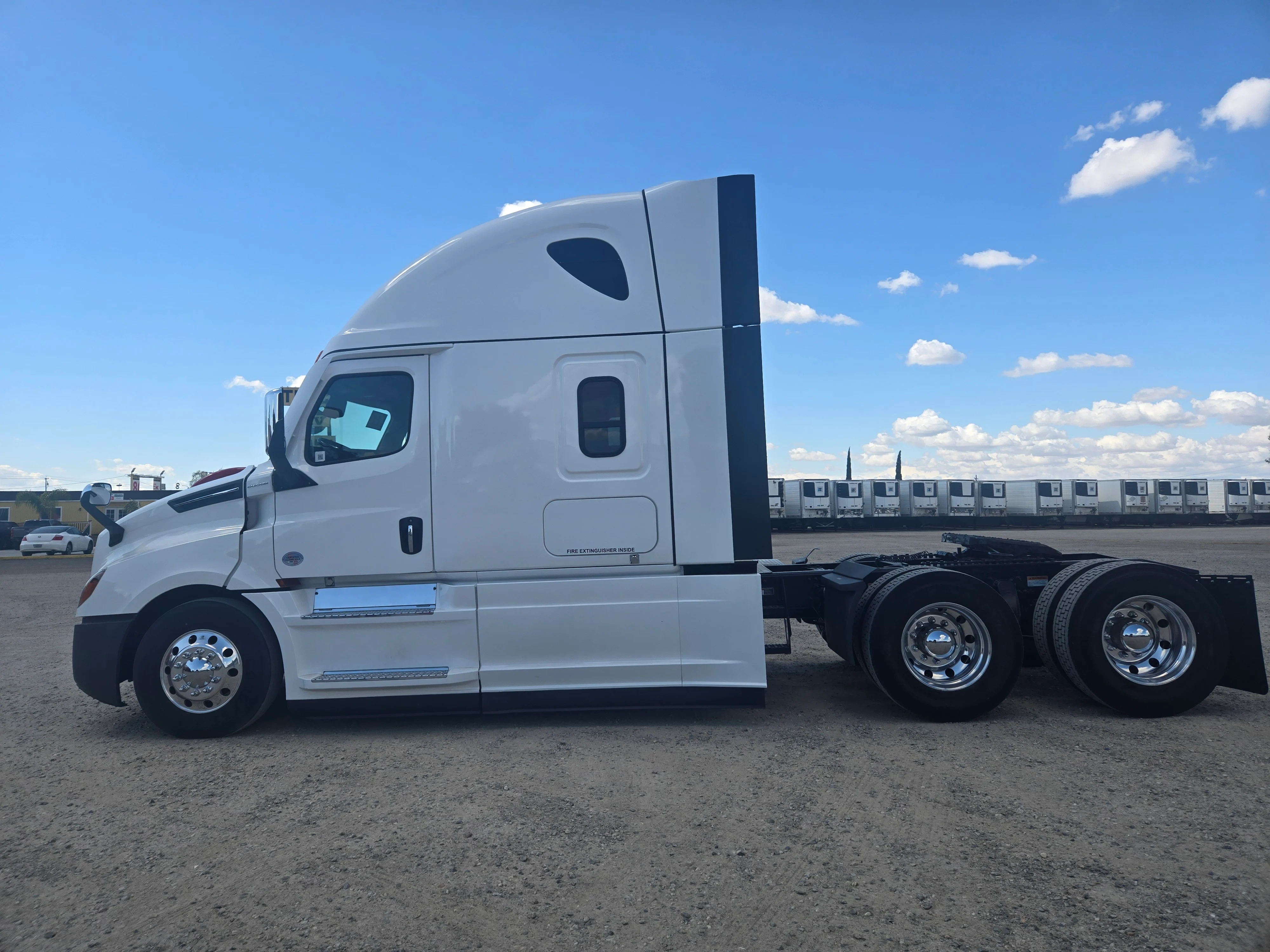 2022 Freightliner Cascadia in Fresno, CA — photo 8