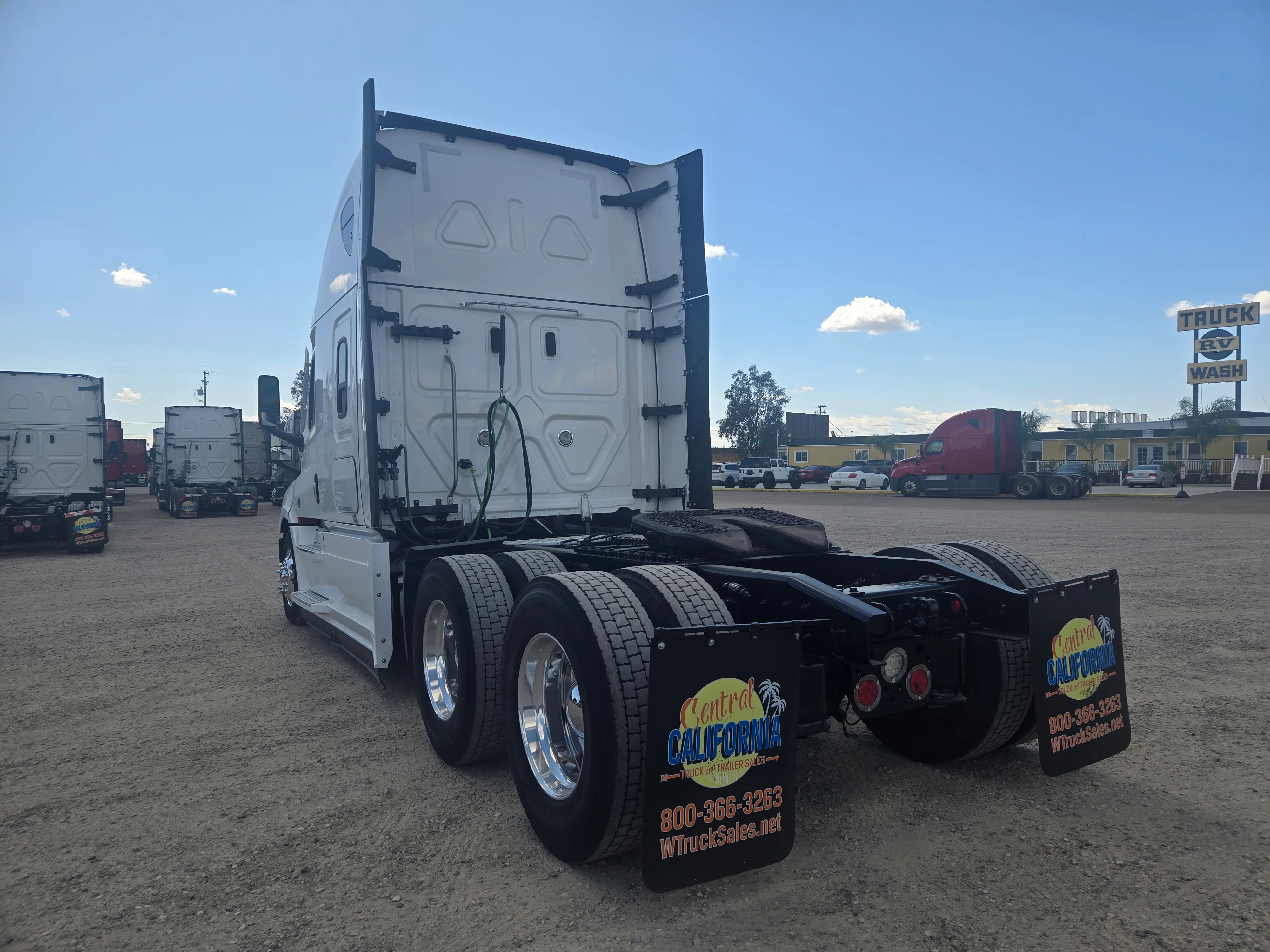 2022 Freightliner Cascadia in Fresno, CA — photo 7
