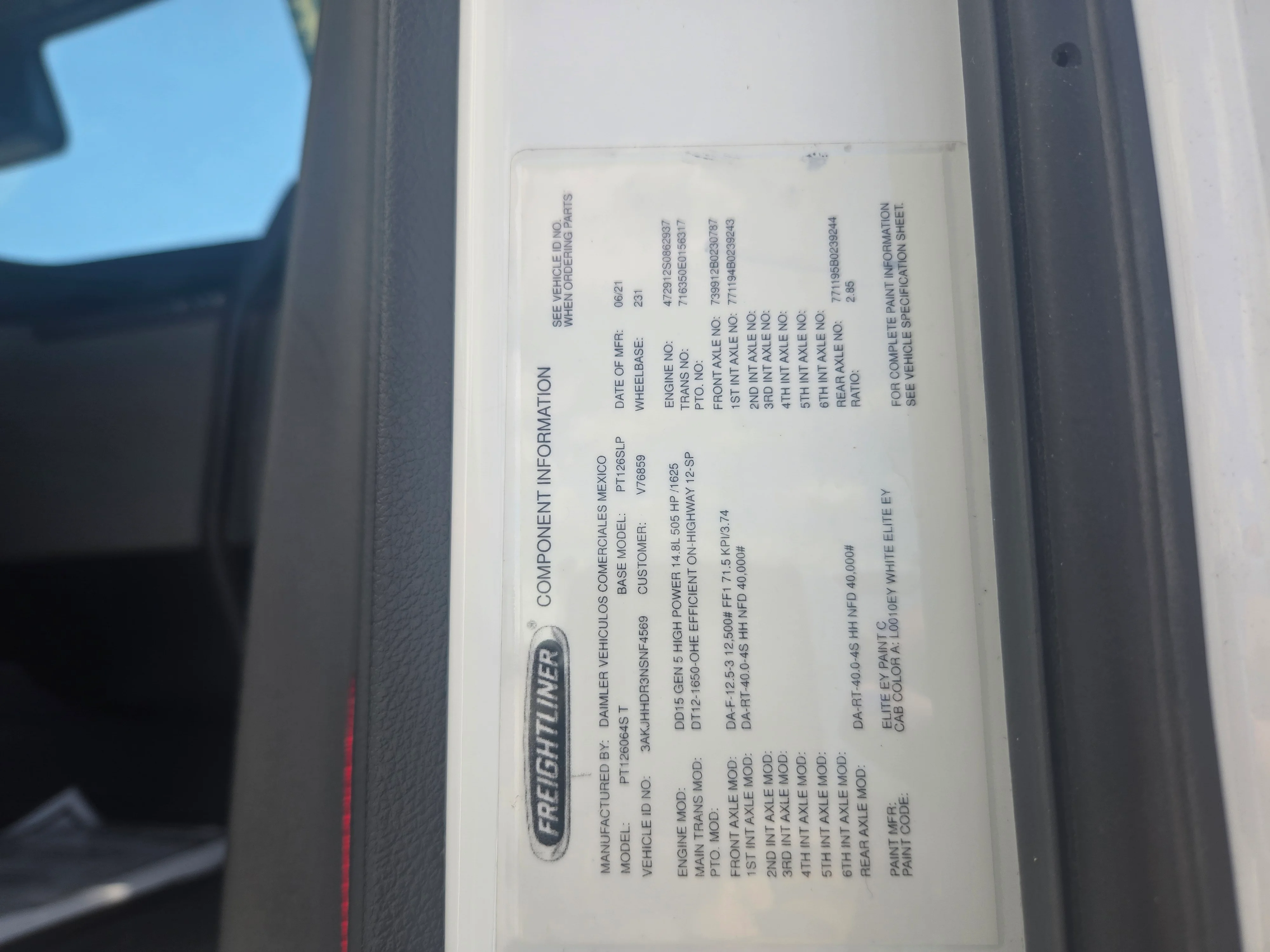 2022 Freightliner Cascadia in Fresno, CA — photo 15