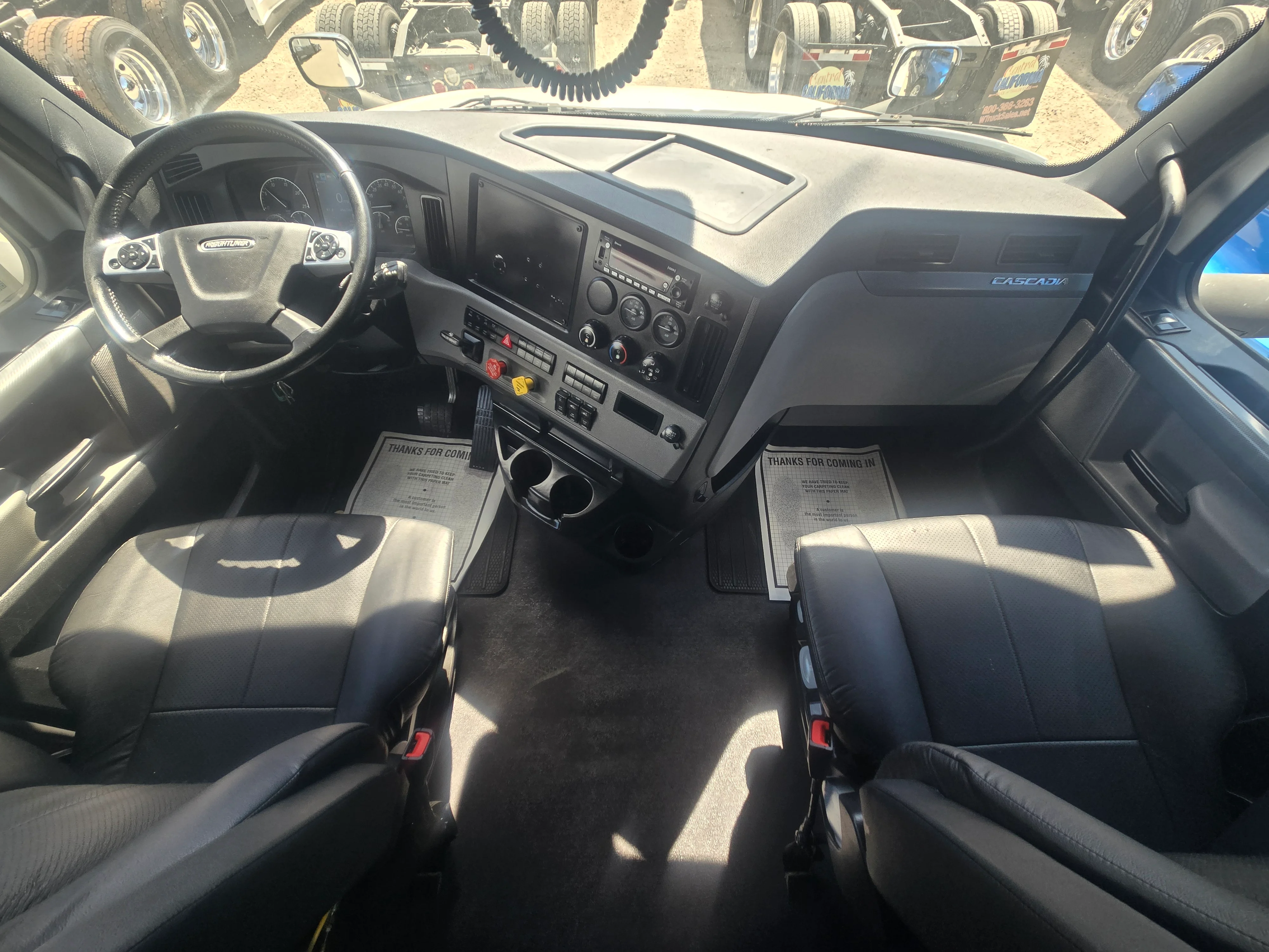 2022 Freightliner Cascadia in Fresno, CA — photo 10