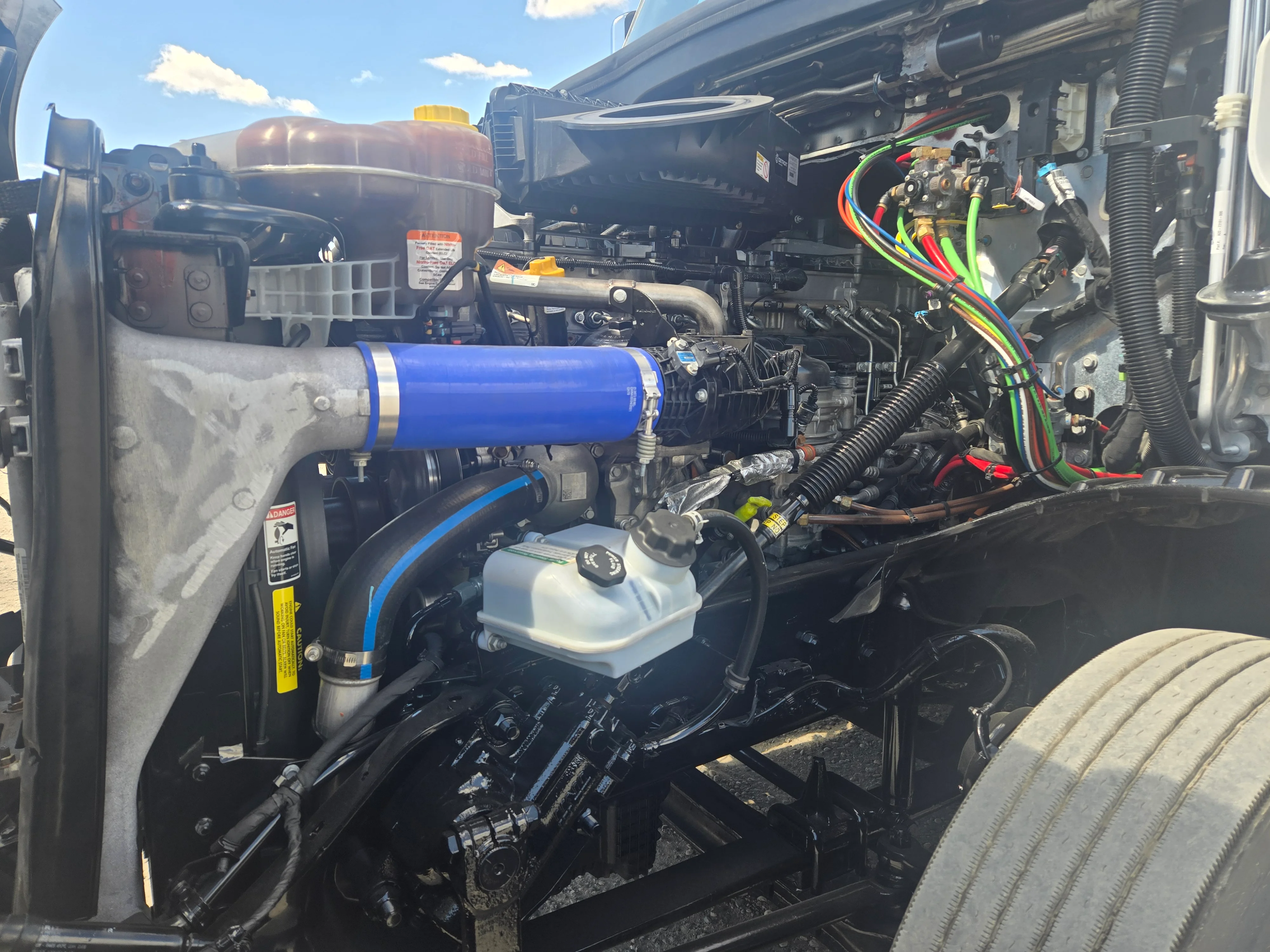 2022 Freightliner Cascadia in Fresno, CA — photo 12