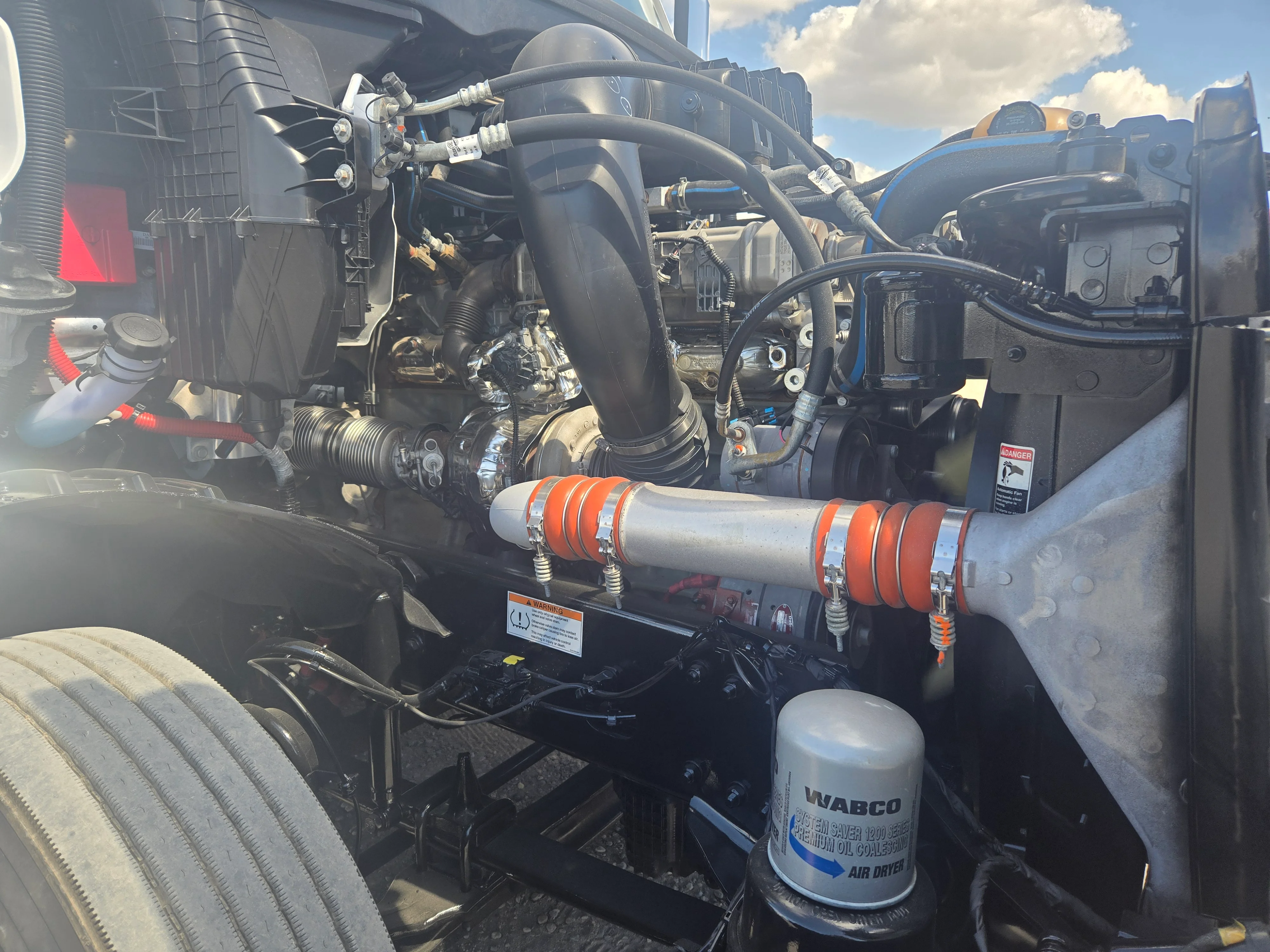 2022 Freightliner Cascadia in Fresno, CA — photo 13