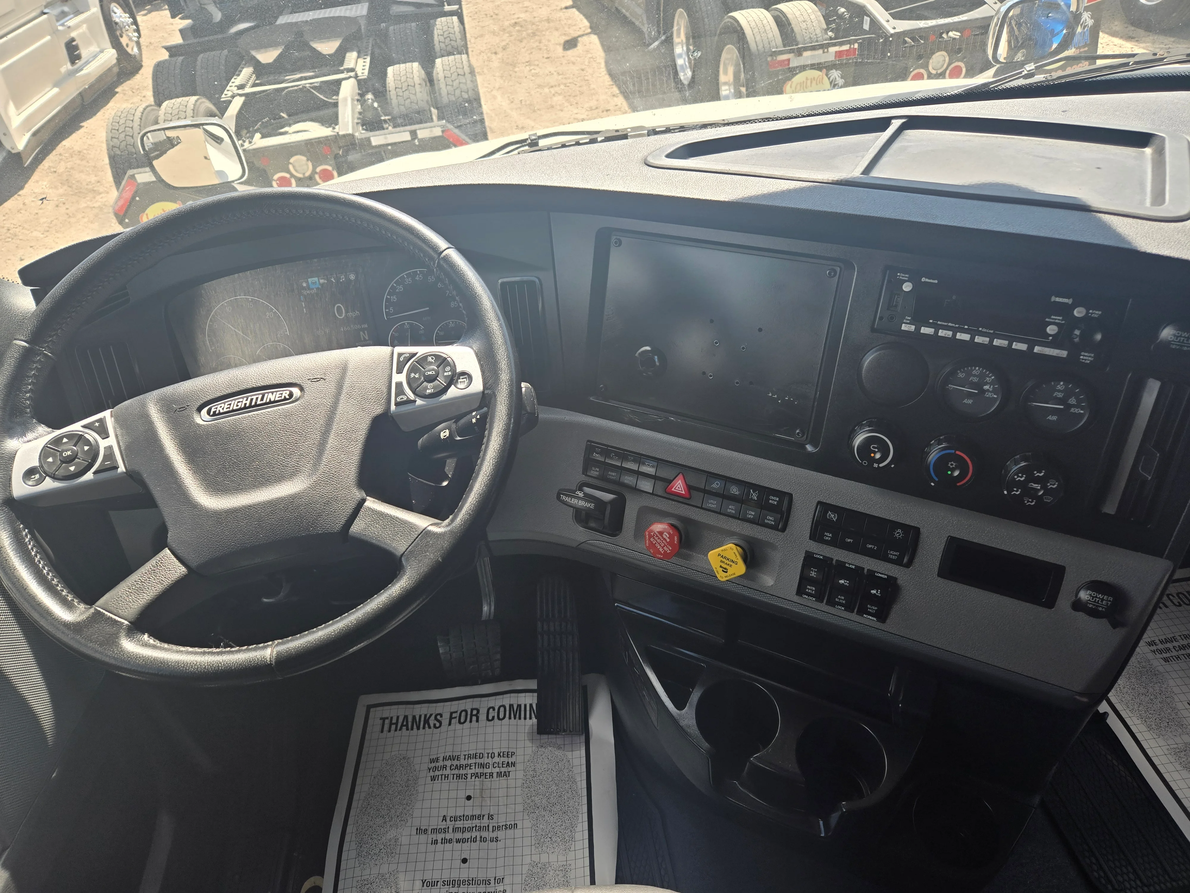 2022 Freightliner Cascadia in Fresno, CA — photo 9