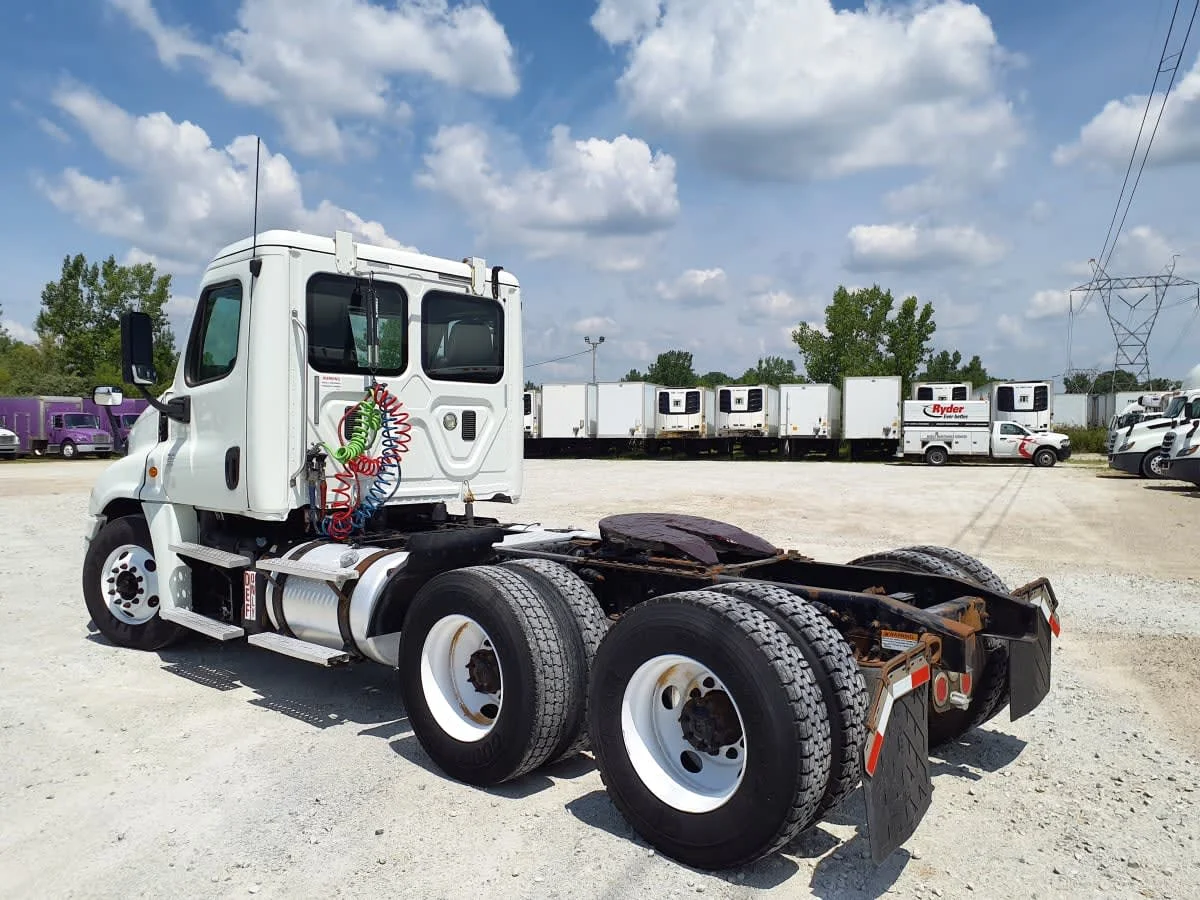 2016 Freightliner Cascadia in Indianapolis, IN — photo 6