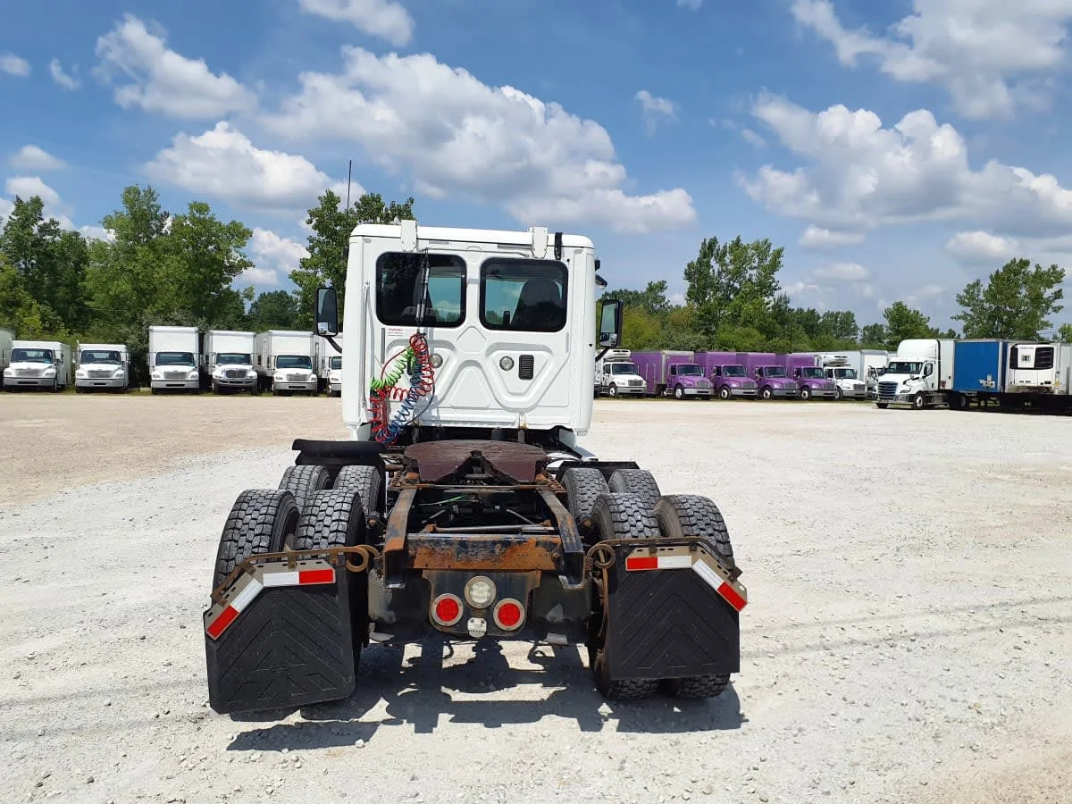 2016 Freightliner Cascadia in Indianapolis, IN — photo 5
