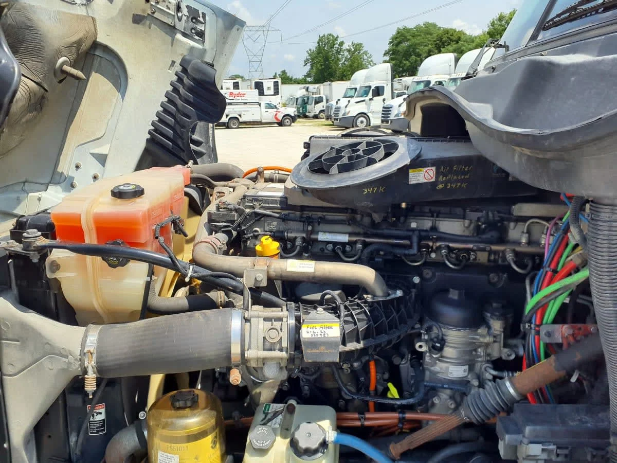 2016 Freightliner Cascadia in Indianapolis, IN — photo 8