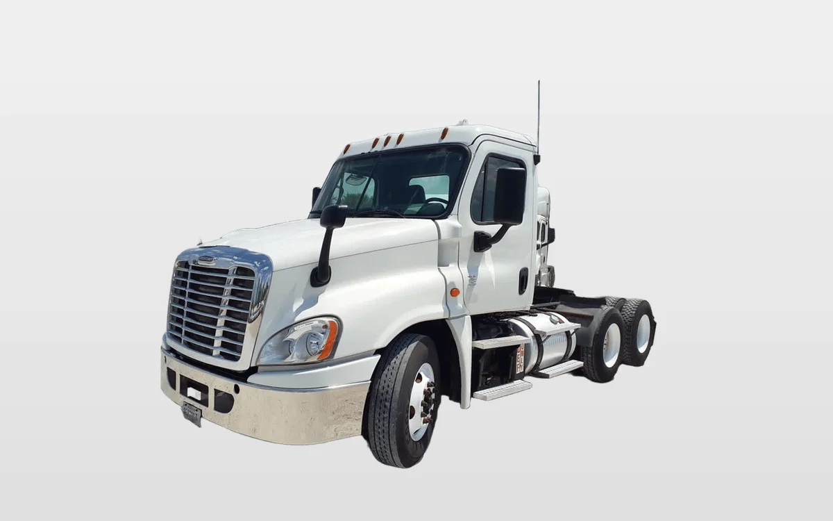 2016 Freightliner Cascadia - image 1