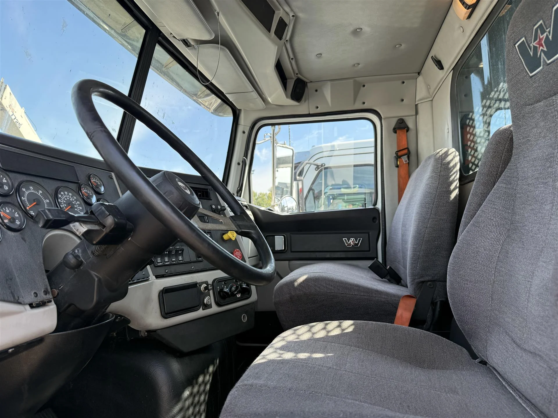 2014 Western Star 4700 in Marshfield, WI — photo 5