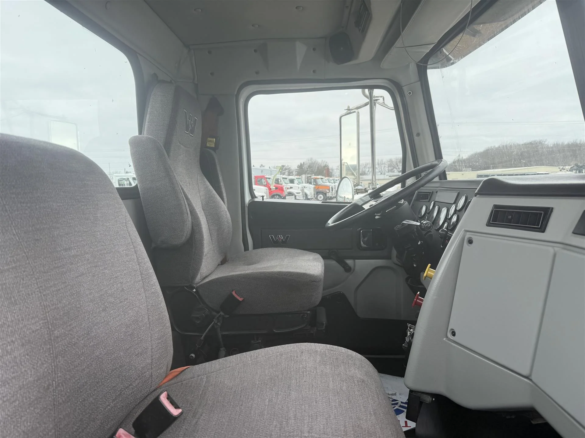 2014 Western Star 4700 in Marshfield, WI — photo 6