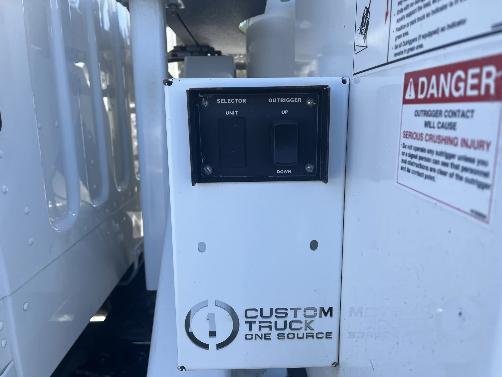 2019 Freightliner M2 106 - image 3