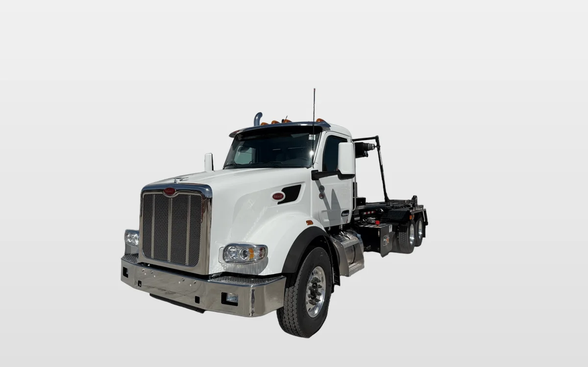 2025 PETERBILT 567 - image 1