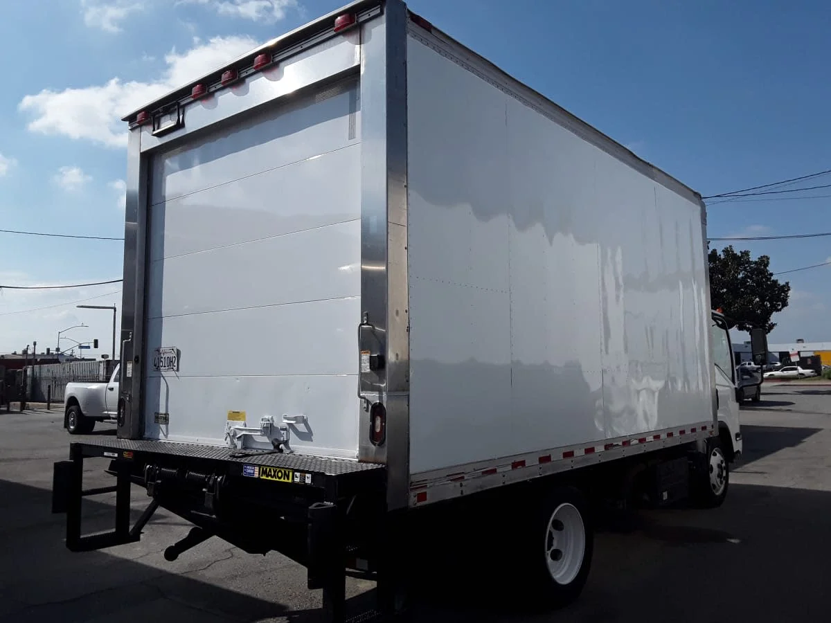 2018 Isuzu NRR - image 4