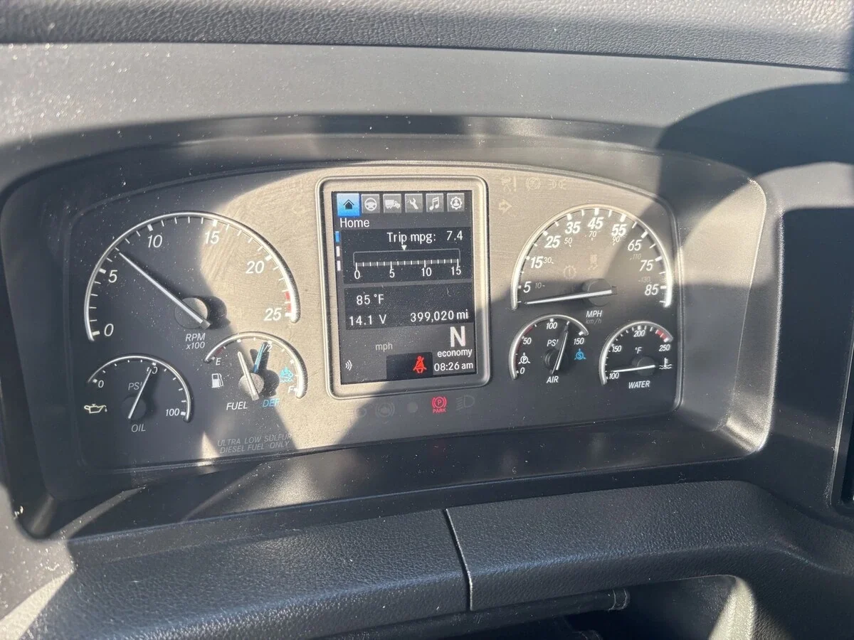 2025 Freightliner Cascadia — photo 10