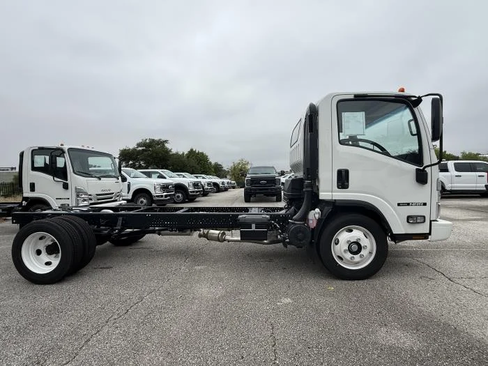 2025 Isuzu NRR - image 6