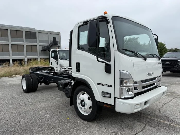 2025 Isuzu NRR - image 5