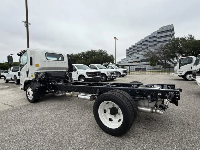 2025 Isuzu NRR in Dallas, TX — photo 9