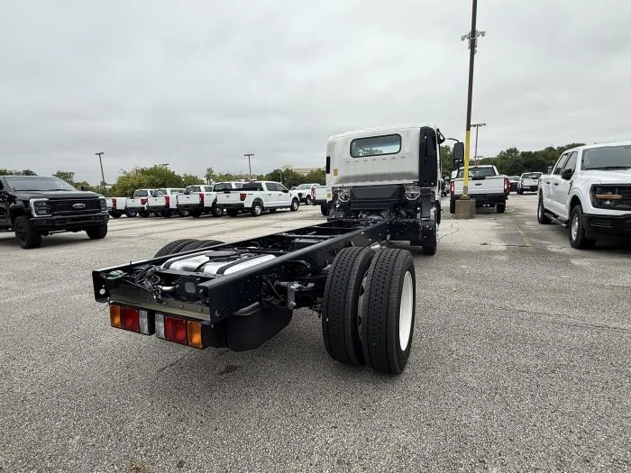 2025 Isuzu NRR in Dallas, TX — photo 7