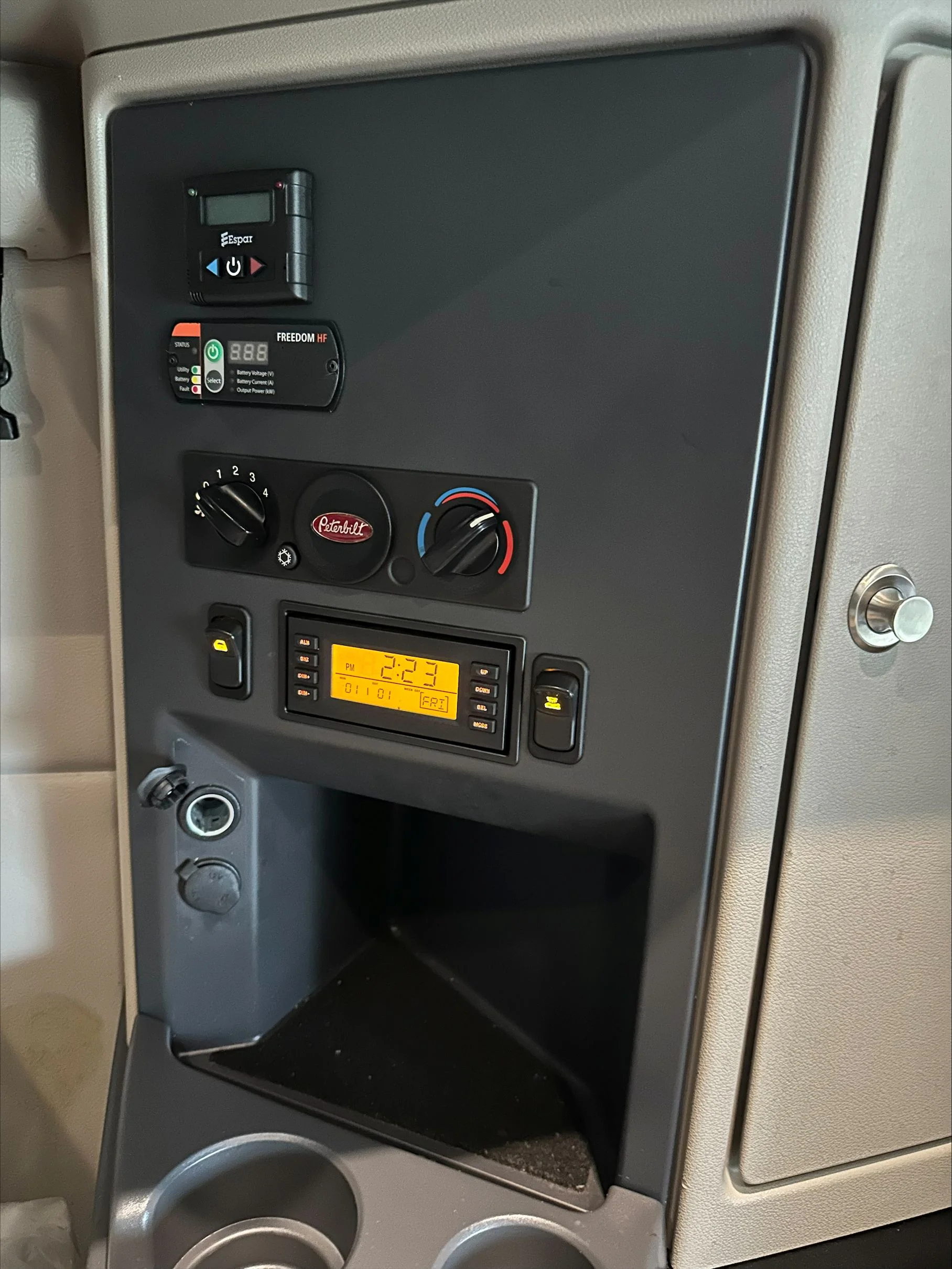 2024 Peterbilt 579 - image 11