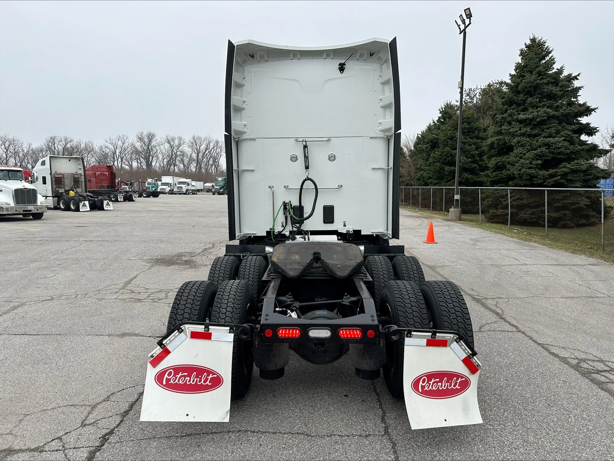 2024 Peterbilt 579 - image 4