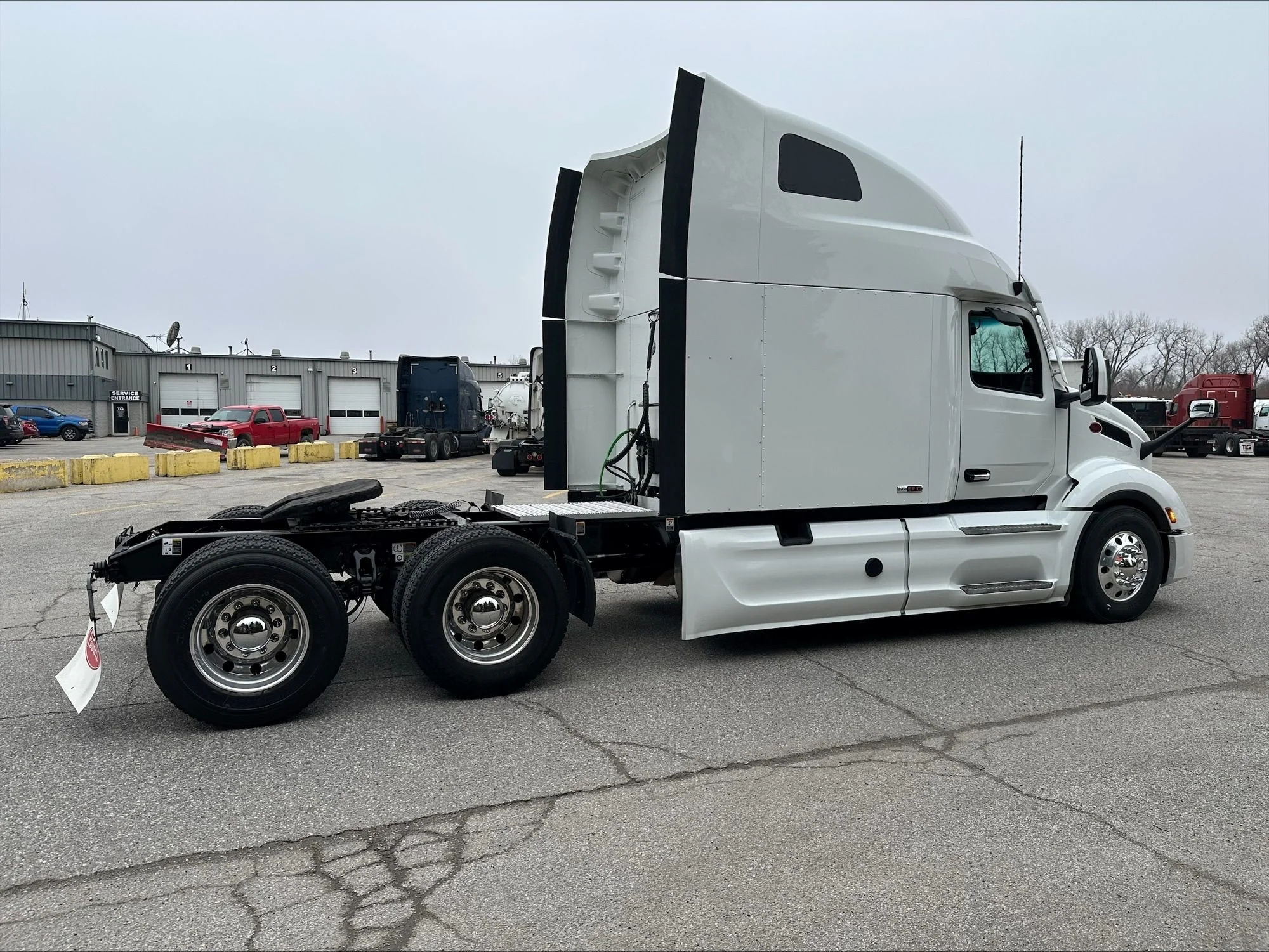 2024 Peterbilt 579 - image 3
