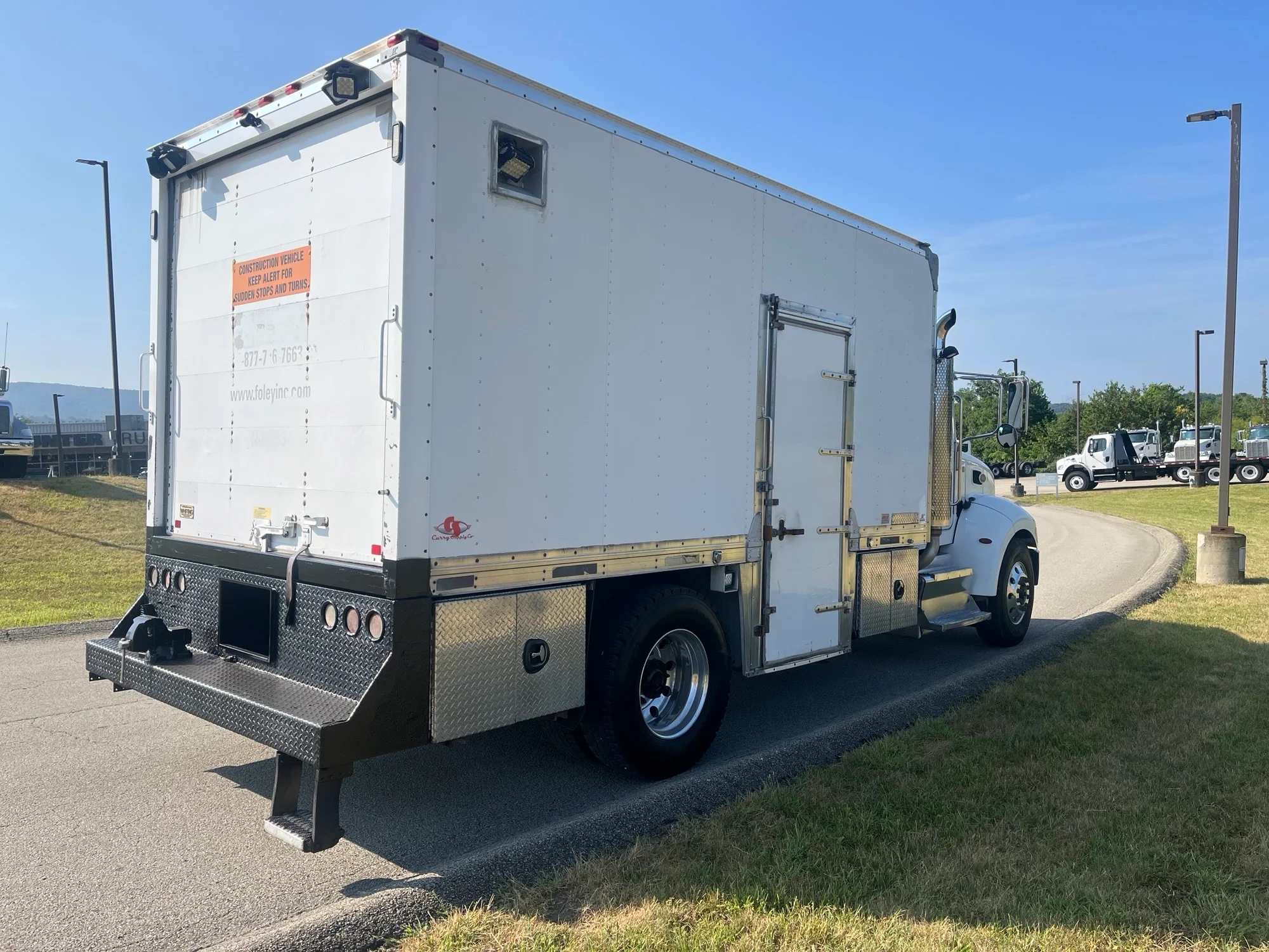 2017 Peterbilt 337 - image 4