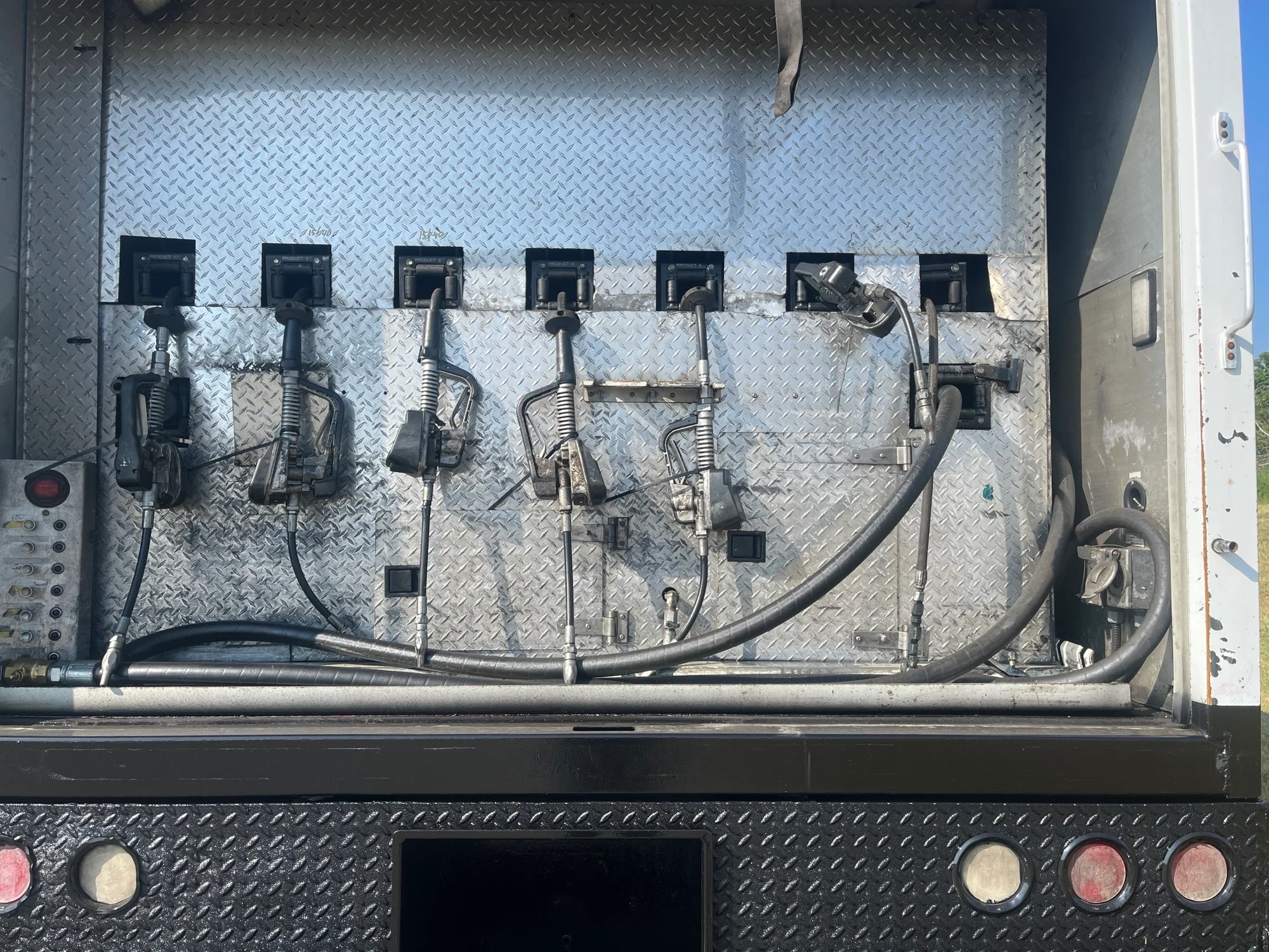 2017 Peterbilt 337 - image 11