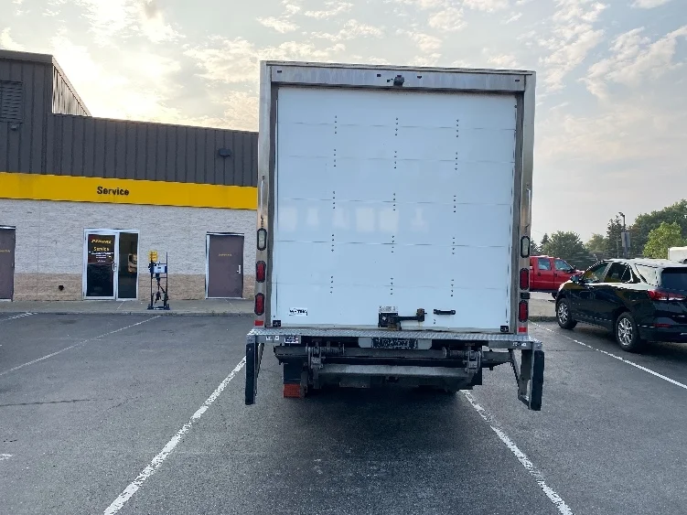 2016 Isuzu NPR - image 7