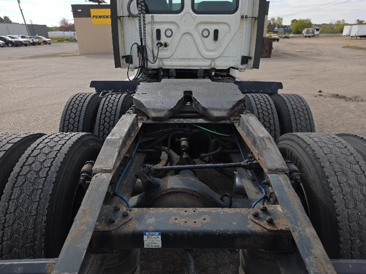 2020 Freightliner Cascadia - image 6