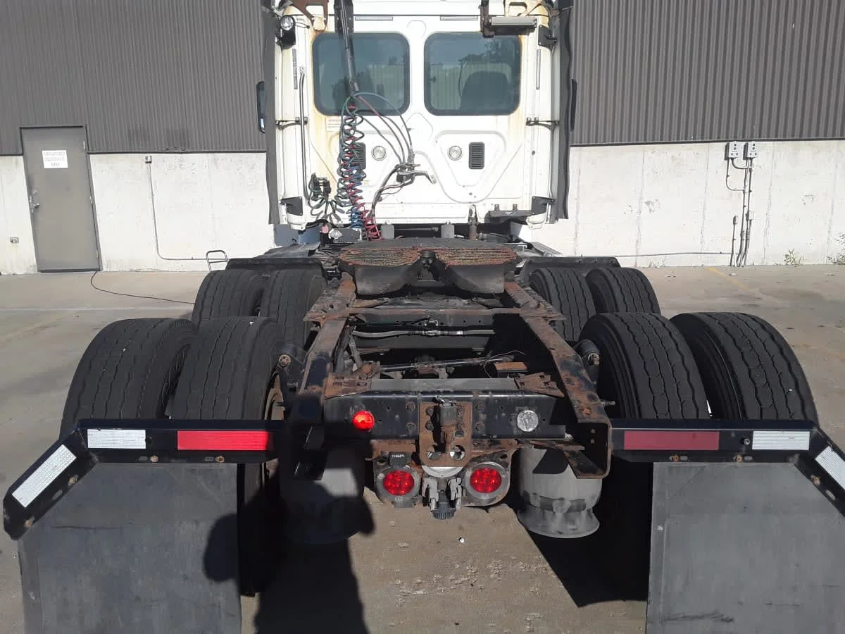 2017 Freightliner Cascadia - image 5