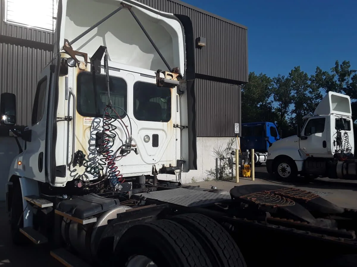 2017 Freightliner Cascadia in Kansas City, MO — photo 6
