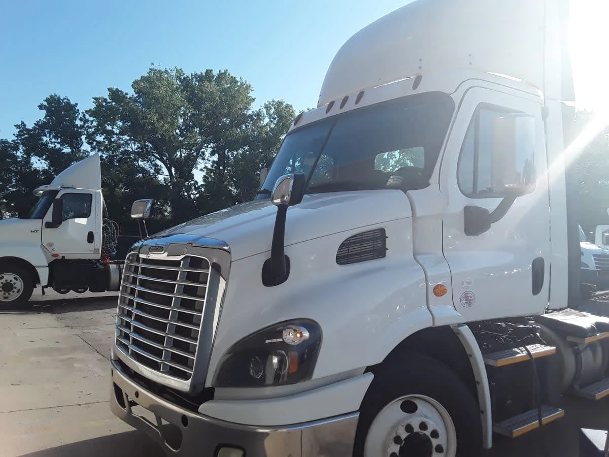 2017 Freightliner Cascadia in Kansas City, MO