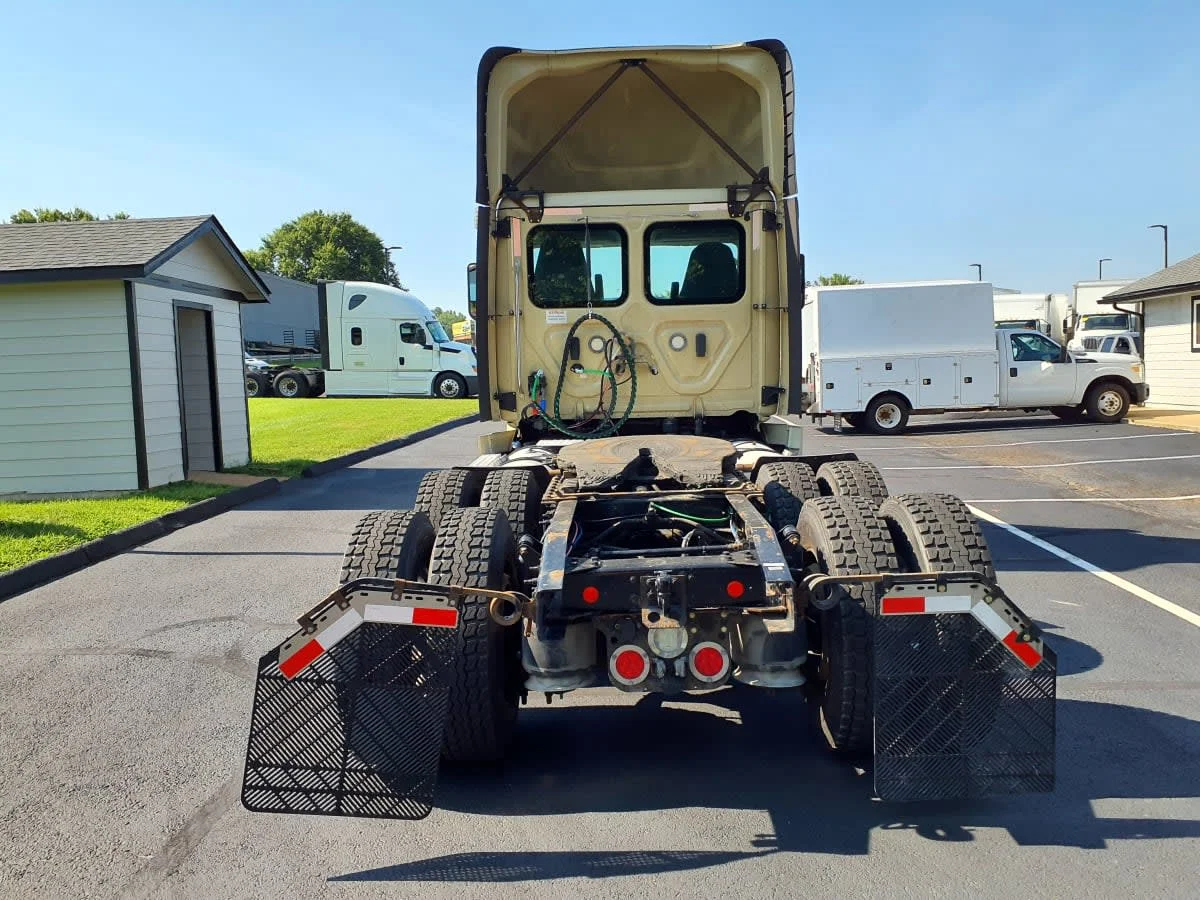 2020 Freightliner Cascadia in O'fallon, MO — photo 5