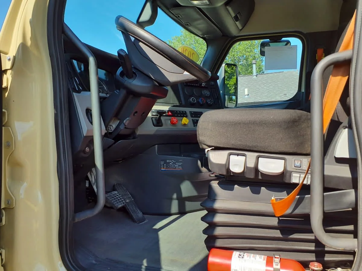 2020 Freightliner Cascadia in O'fallon, MO — photo 7