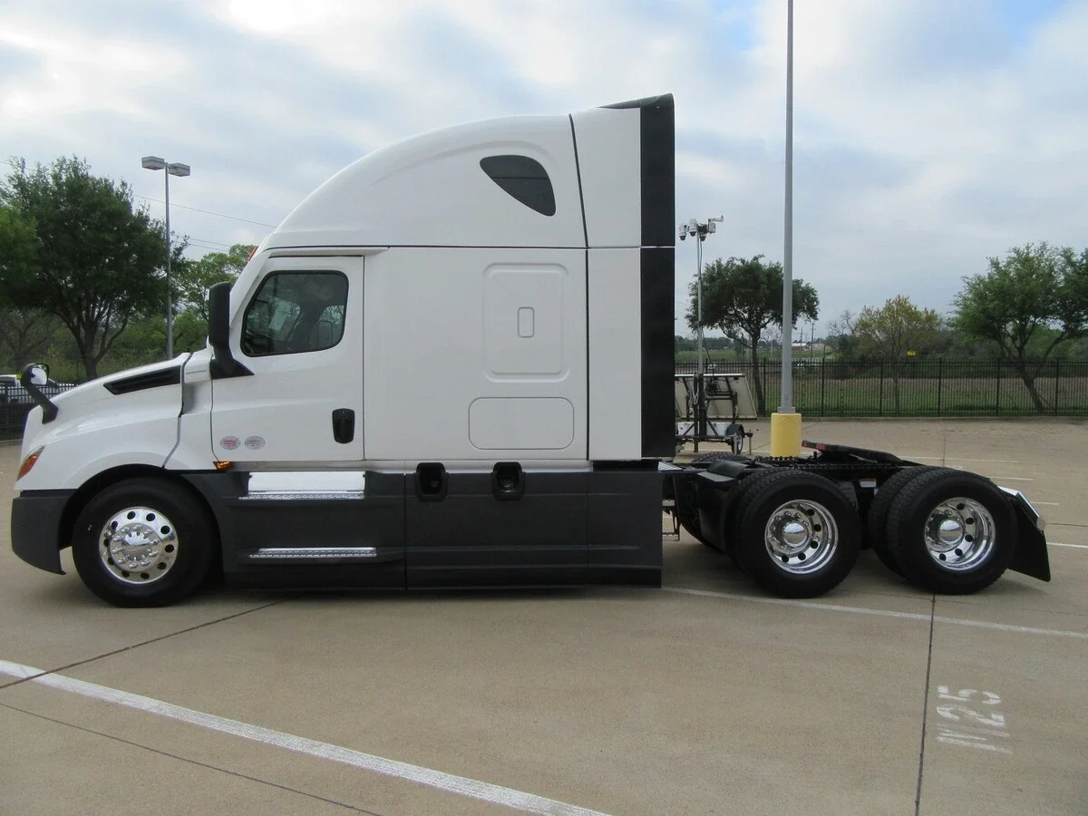 2025 Freightliner Cascadia - image 6