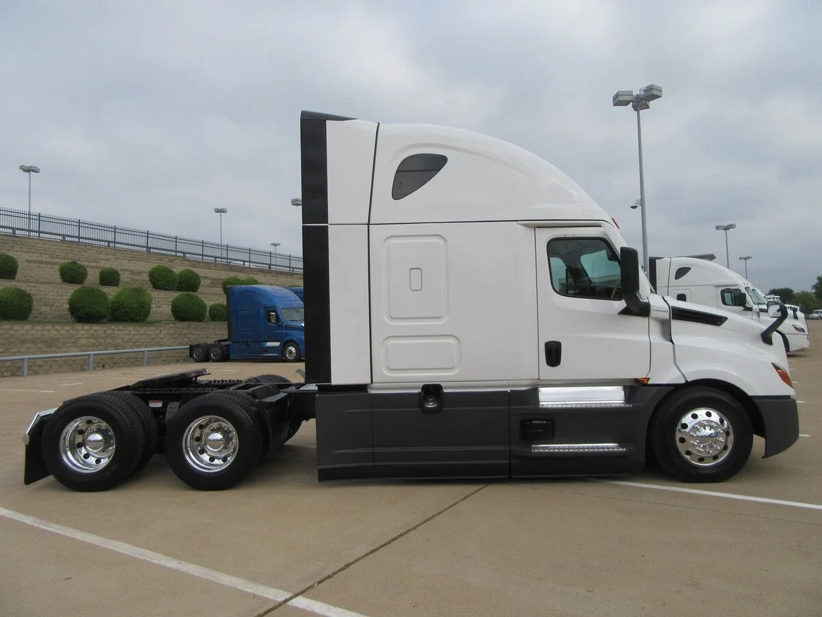 2025 Freightliner Cascadia - image 5