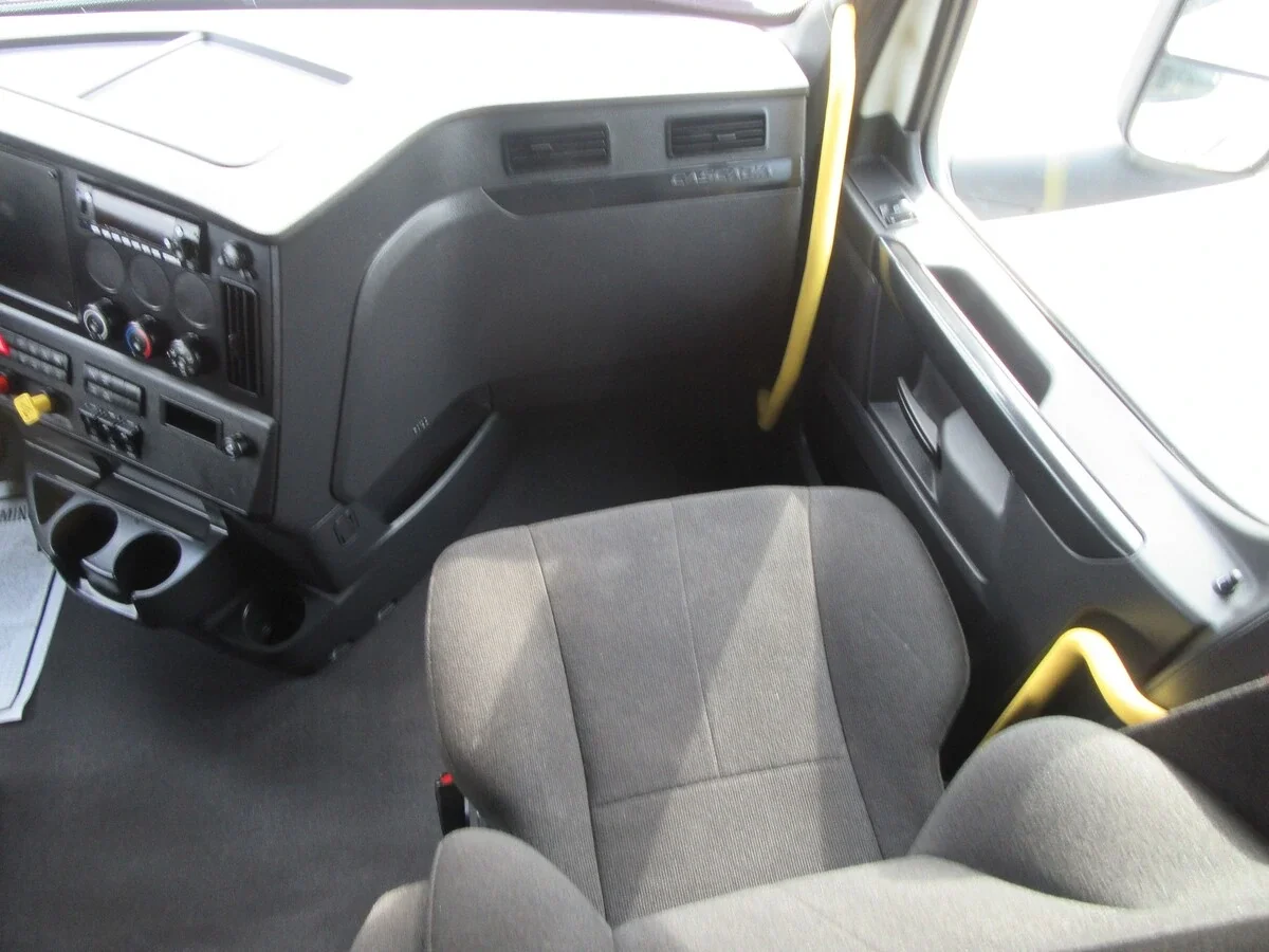 2025 Freightliner Cascadia - image 24