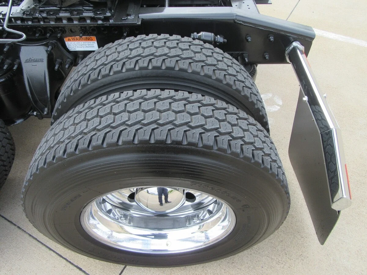 2025 Freightliner Cascadia - image 12