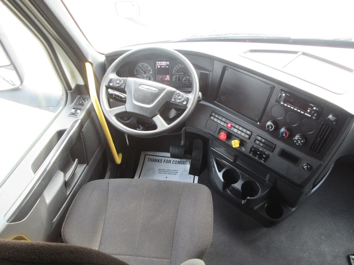 2025 Freightliner Cascadia - image 23