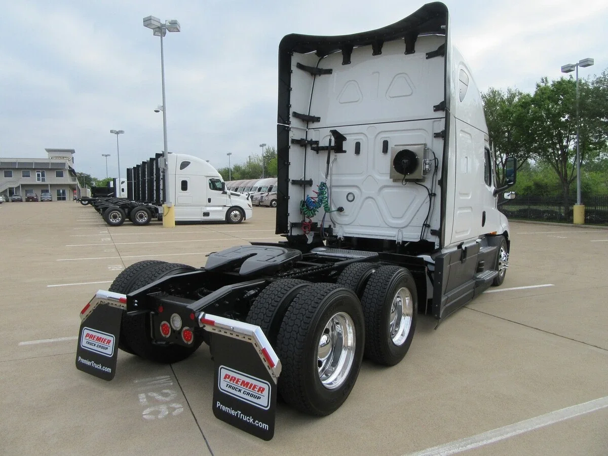 2025 Freightliner Cascadia - image 4