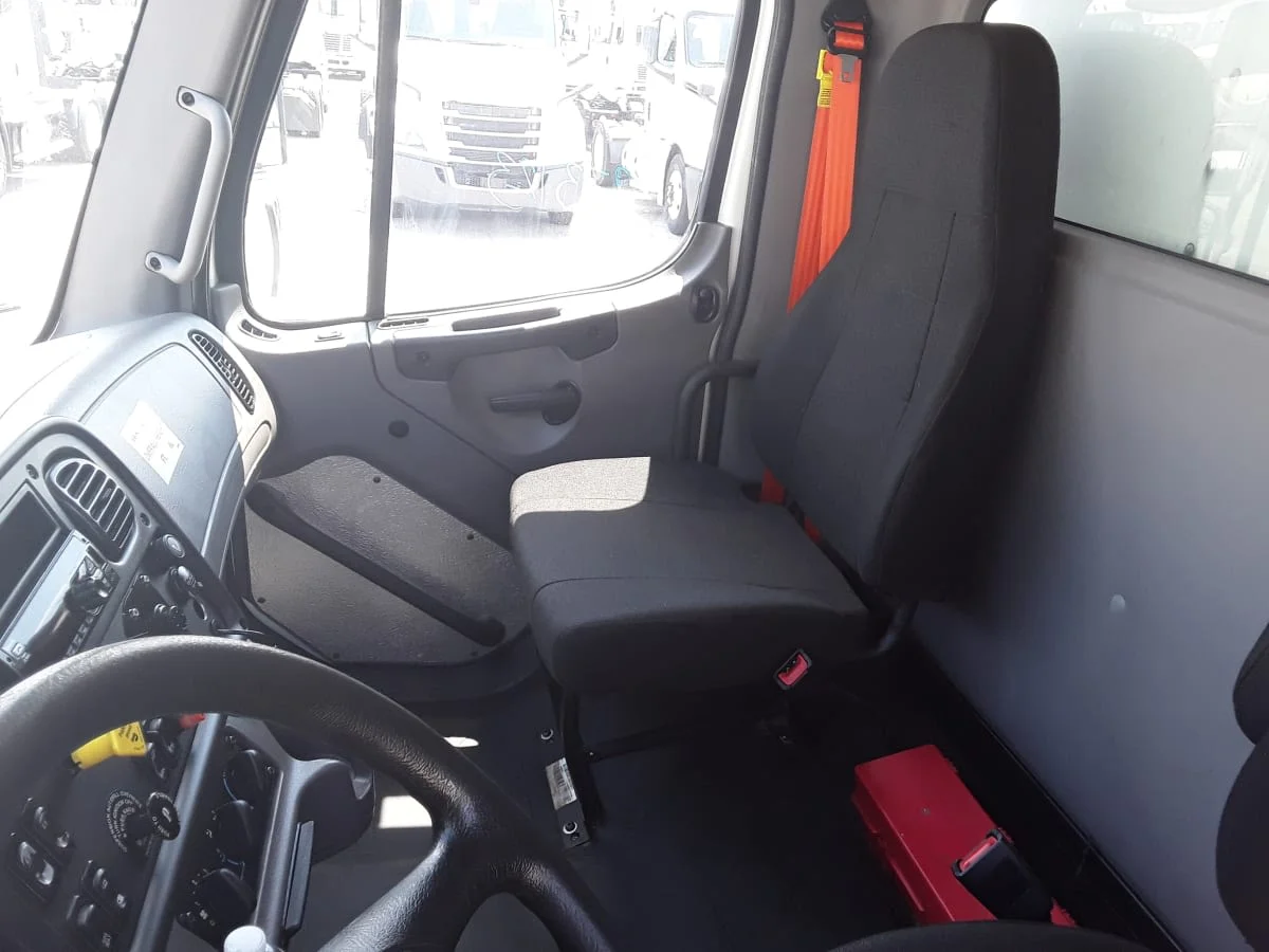 2020 Freightliner M2 106 - image 7