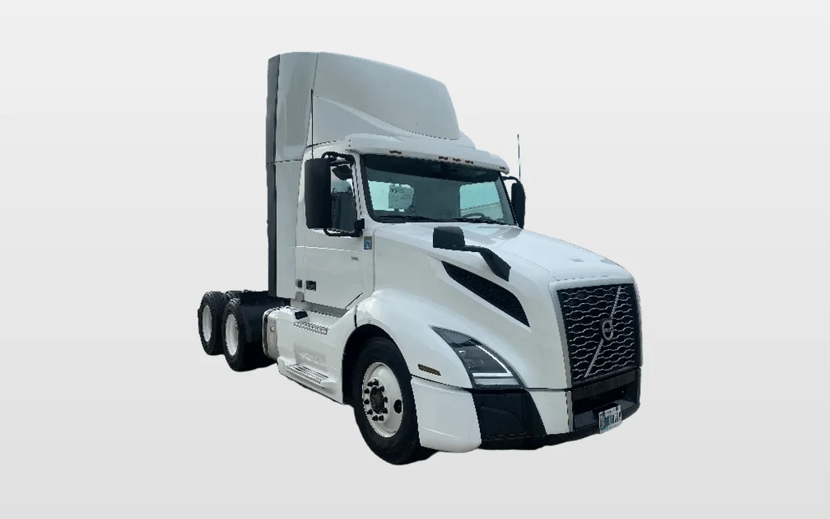 2020 Volvo - image 1