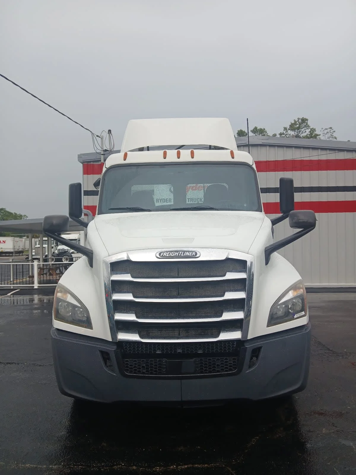 2019 Freightliner Cascadia in Jacksonville, FL — photo 2