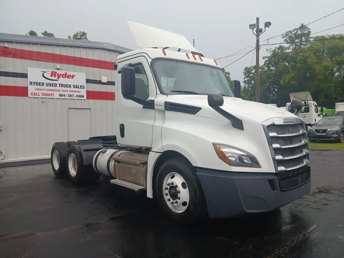 2019 Freightliner Cascadia in Jacksonville, FL — photo 3