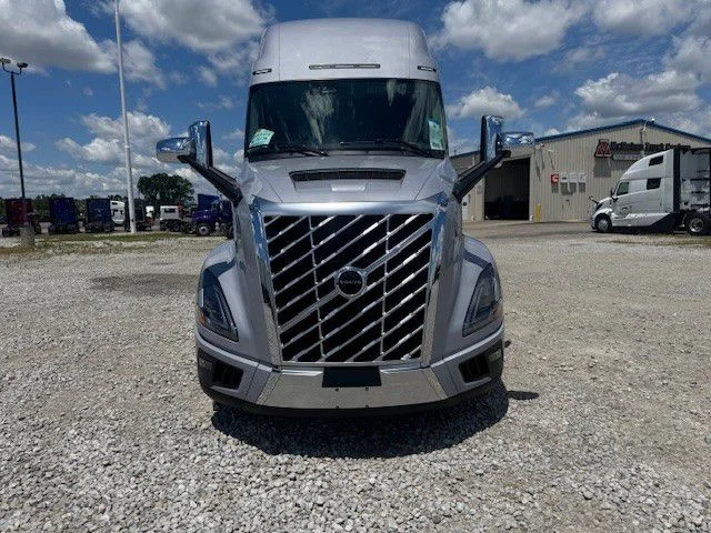 2027 Volvo VNL 860 in London, OH — photo 8