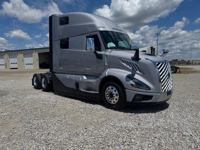 2027 Volvo VNL 860 in London, OH — photo 7