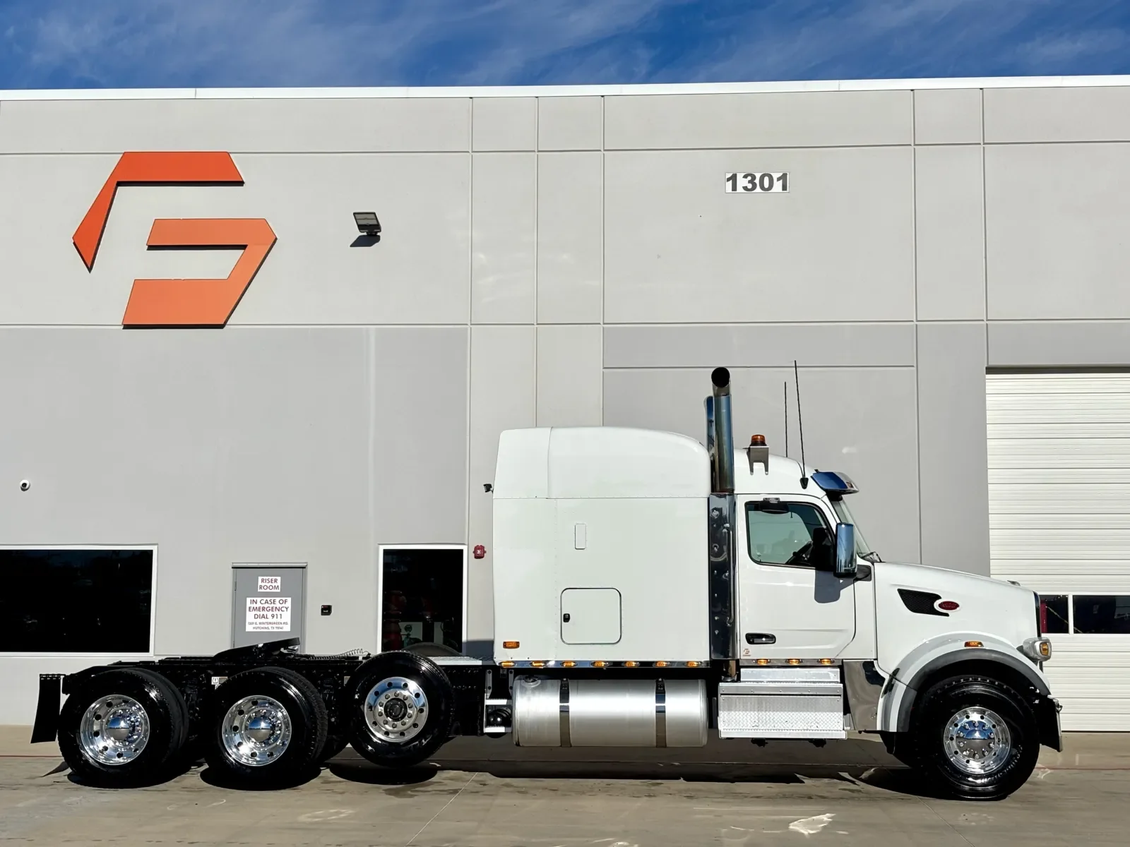 2024 Peterbilt 567 in Hutchins, TX — photo 3